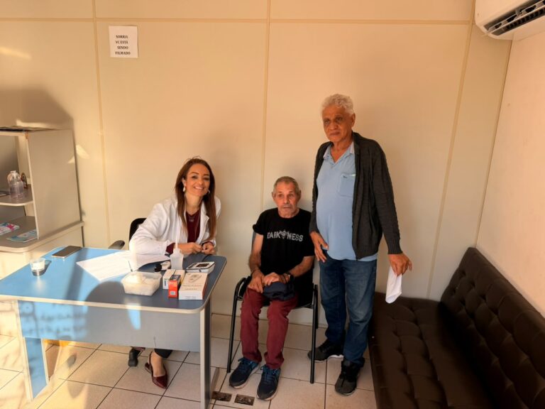 Secretaria de Saúde realiza ação preventiva com aferição de pressão e teste de glicemia